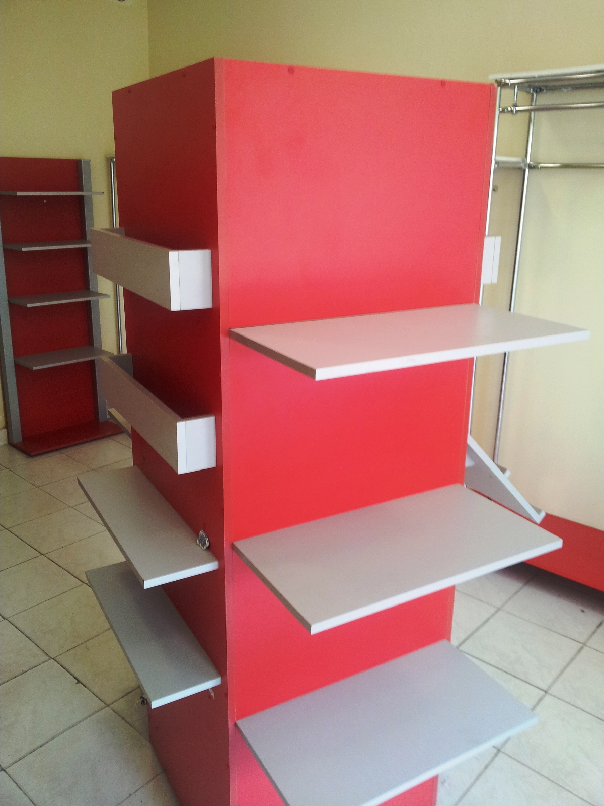 Магазинні меблі